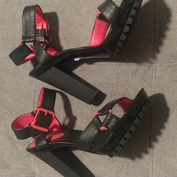 Funky Black and Fushia 5" platform sturdy leather sexy shoes. New 💕 - Picture 3 of 9